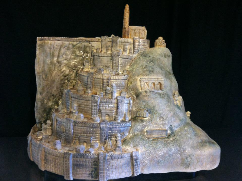 Illustration for article titled The sweetest model of Minas Tirith is made of cake and icing